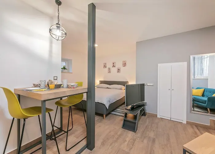 Mariva Downtown * רוביני